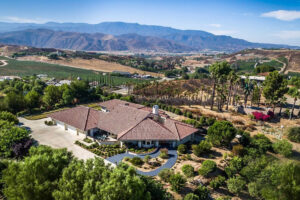 8 Southern California home with the San Jacinto Mountains in the background