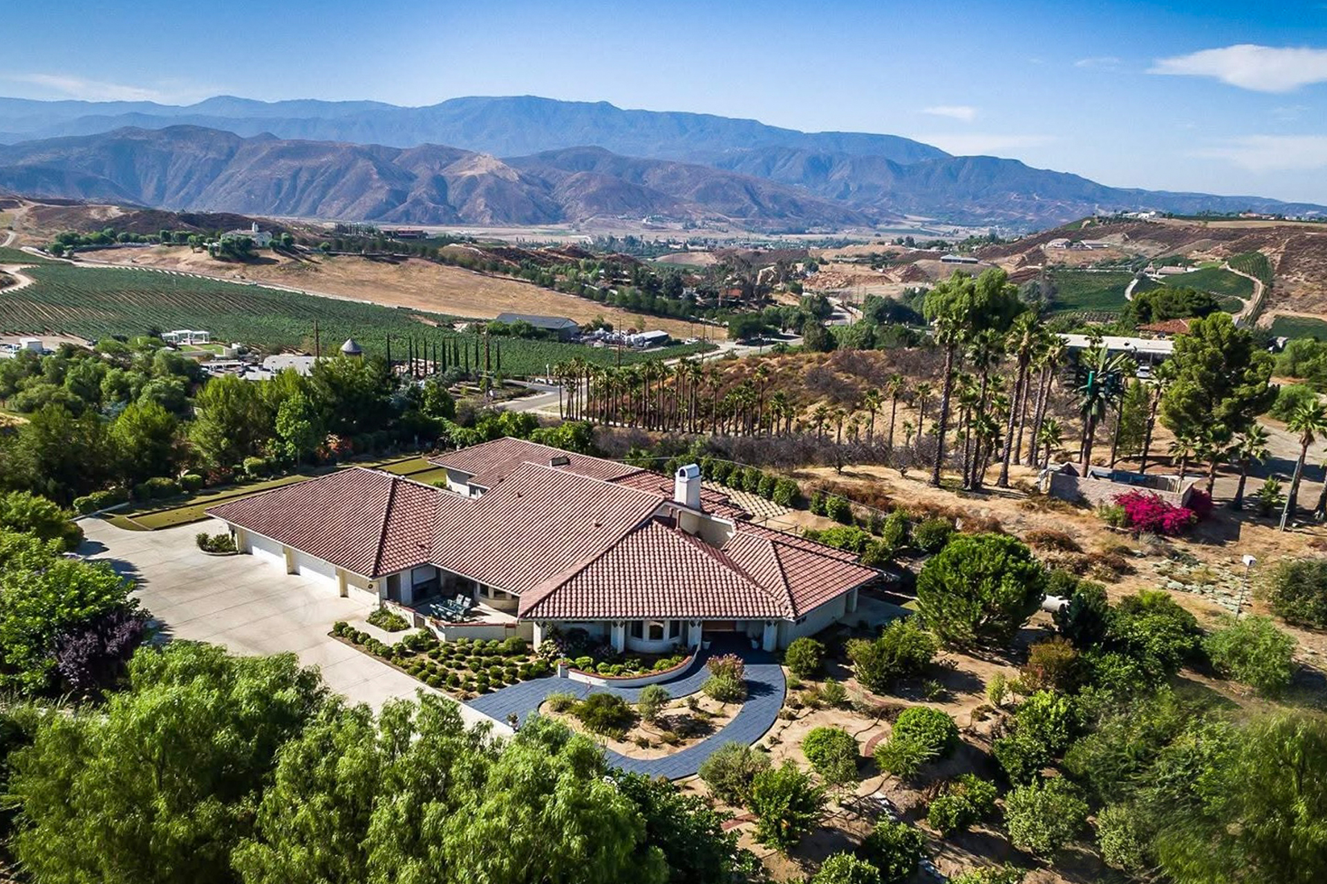 8 Southern California home with the San Jacinto Mountains in the background